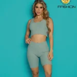 Conjunto deportivo de 2 piezas de color liso para mujer, top corto de manga corta con pantalón corto.