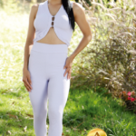 Conjunto deportivo de 2 piezas de color liso para mujer, top corto de manga corta con pantalón largo..