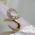 Anillo de ondas con brillantes